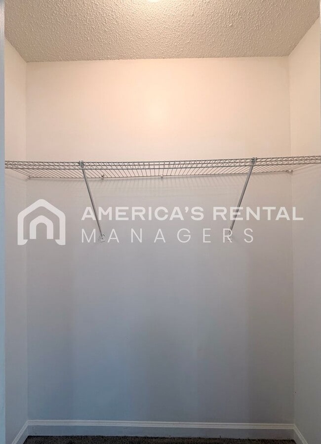 Building Photo - Updated Three Bedroom Two Bath Rental!