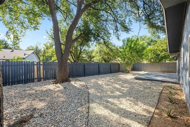 Building Photo - 10305 Leaning Willow Dr