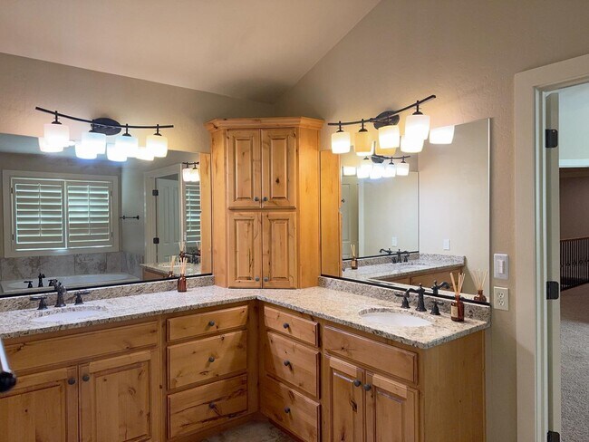 Building Photo - 1724 Ellerbeck Ln