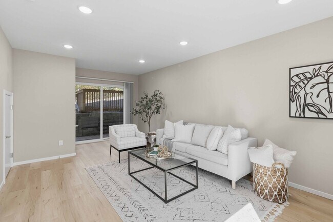 Building Photo - 3Bd/3Ba Seattle Home