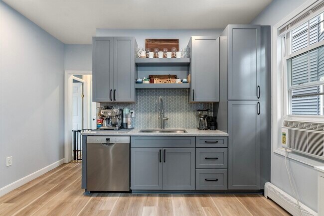 Building Photo - 46 Hawthorn Ave