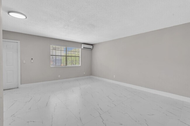 Building Photo - 626 SW 14th Ave