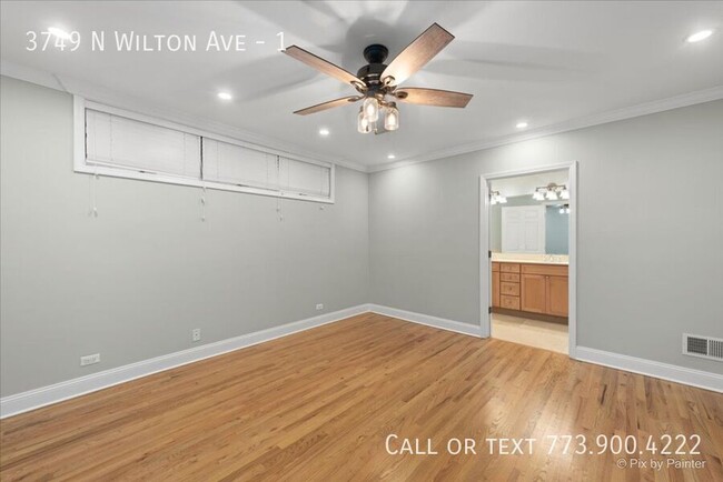 Building Photo - Wrigleyville 2 bed 2 bath with private ent...