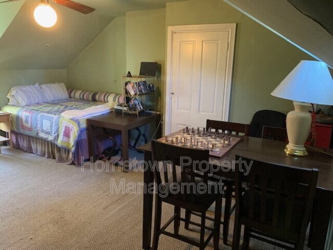 Building Photo - 1202 Penn St