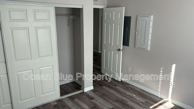 Building Photo - 2771 Royal Palm Ave