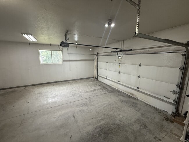 Building Photo - 4470 E Birchwood Dr