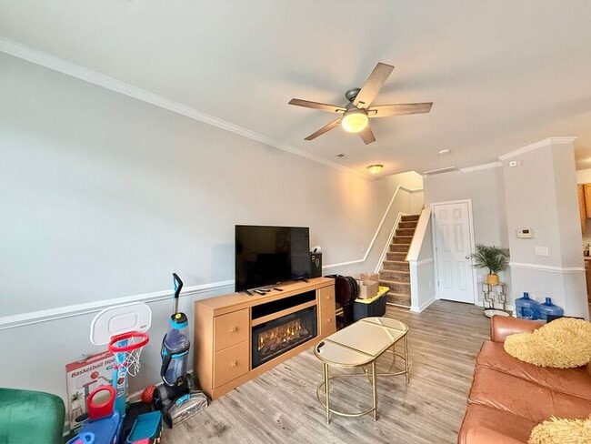 Building Photo - 351 Gilman Ln