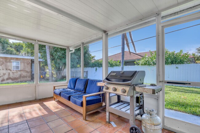 Building Photo - 1210 Skylark Ln