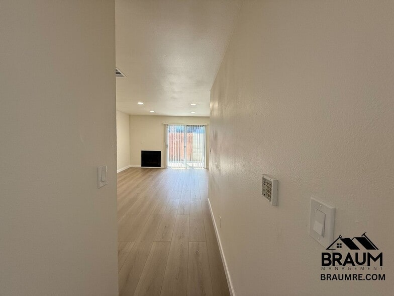 Building Photo - 14257 Friar St