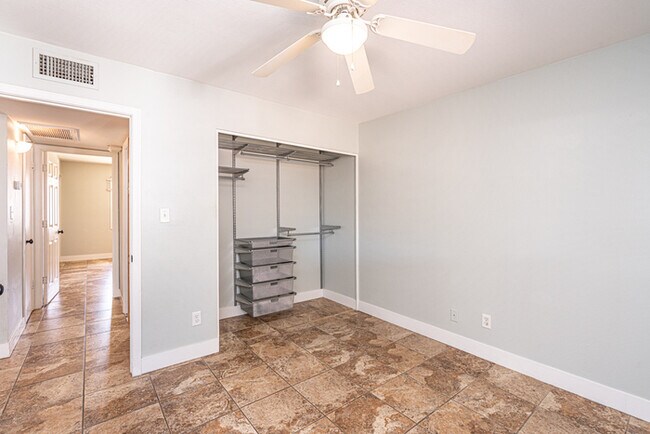 Building Photo - Great Tempe Townhouse