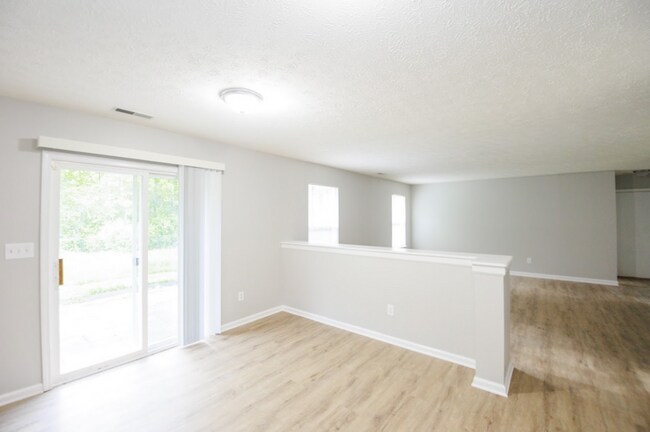 Building Photo - Updated Three Bedroom Single Family Home i...