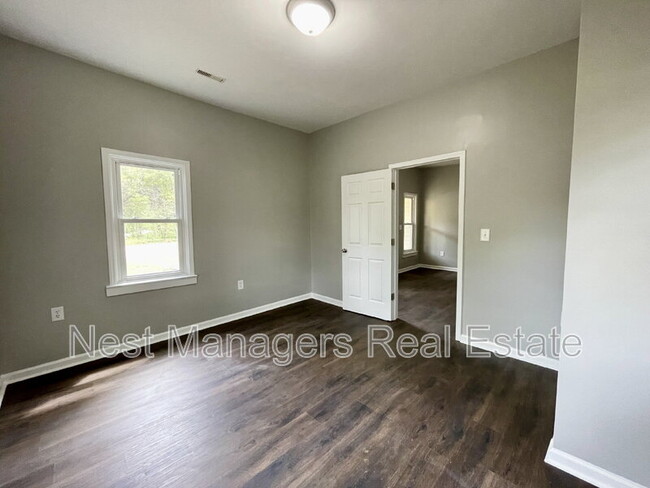 Building Photo - 318 Grimes St