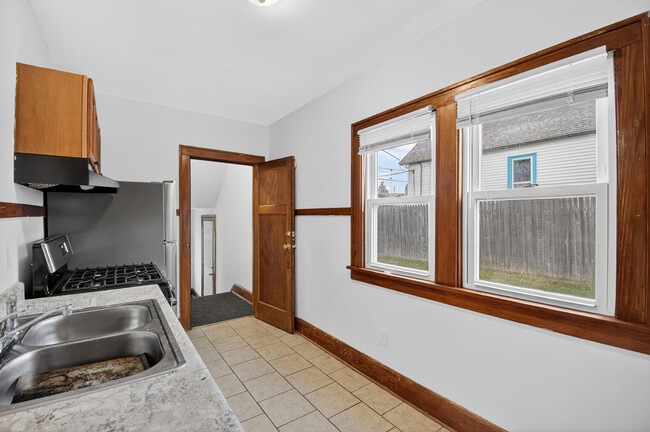 Building Photo - 1927 Harriet St