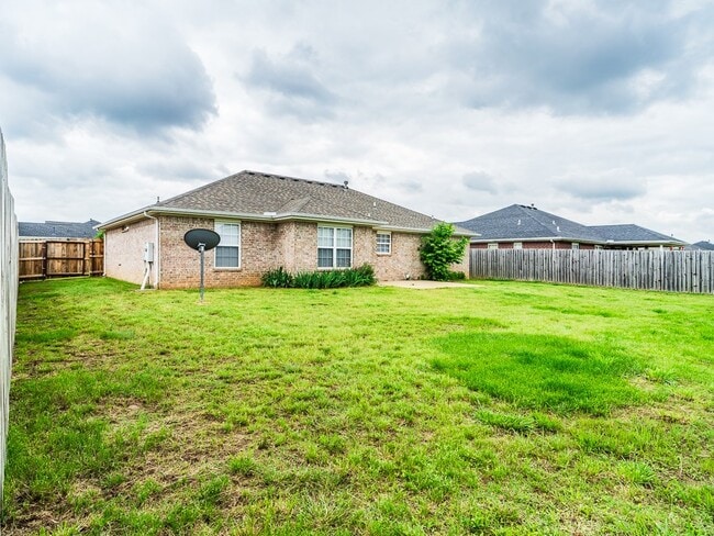 Building Photo - 2402 SW 19th St