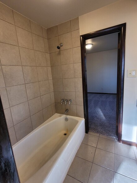 Building Photo - 4805 Del Crest Dr