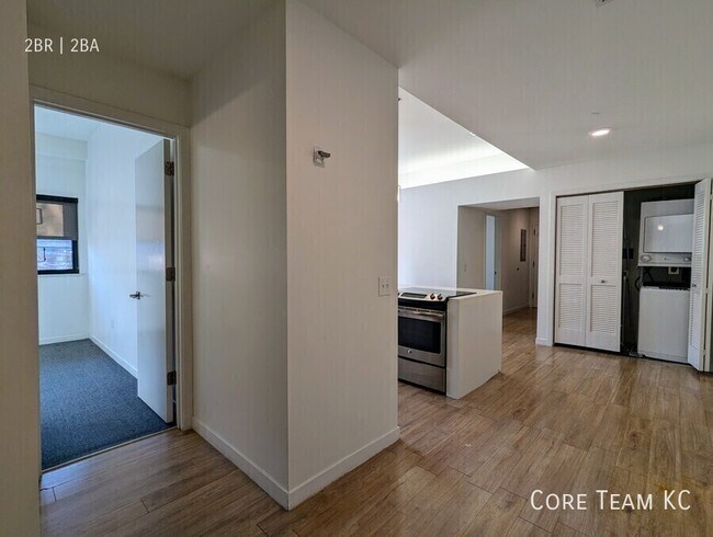 Building Photo - 662 E 63rd St