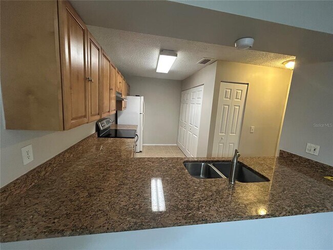 Building Photo - 636 Kenwick Cir