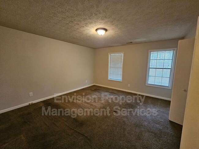 Building Photo - 200 Leigh Dr