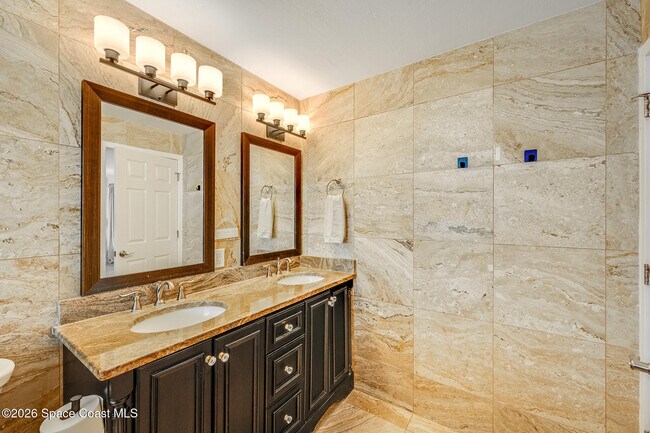 Building Photo - 1110 S Banana River Dr