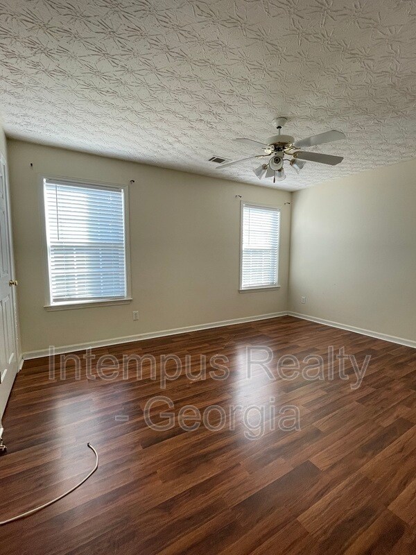 Building Photo - 2054 Pierce Way