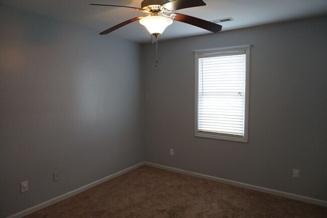 Building Photo - 3 Bedroom 2.5 Bathroom with a Bonus Room located in The Cottages at Petersburg Subdivision, Richl...