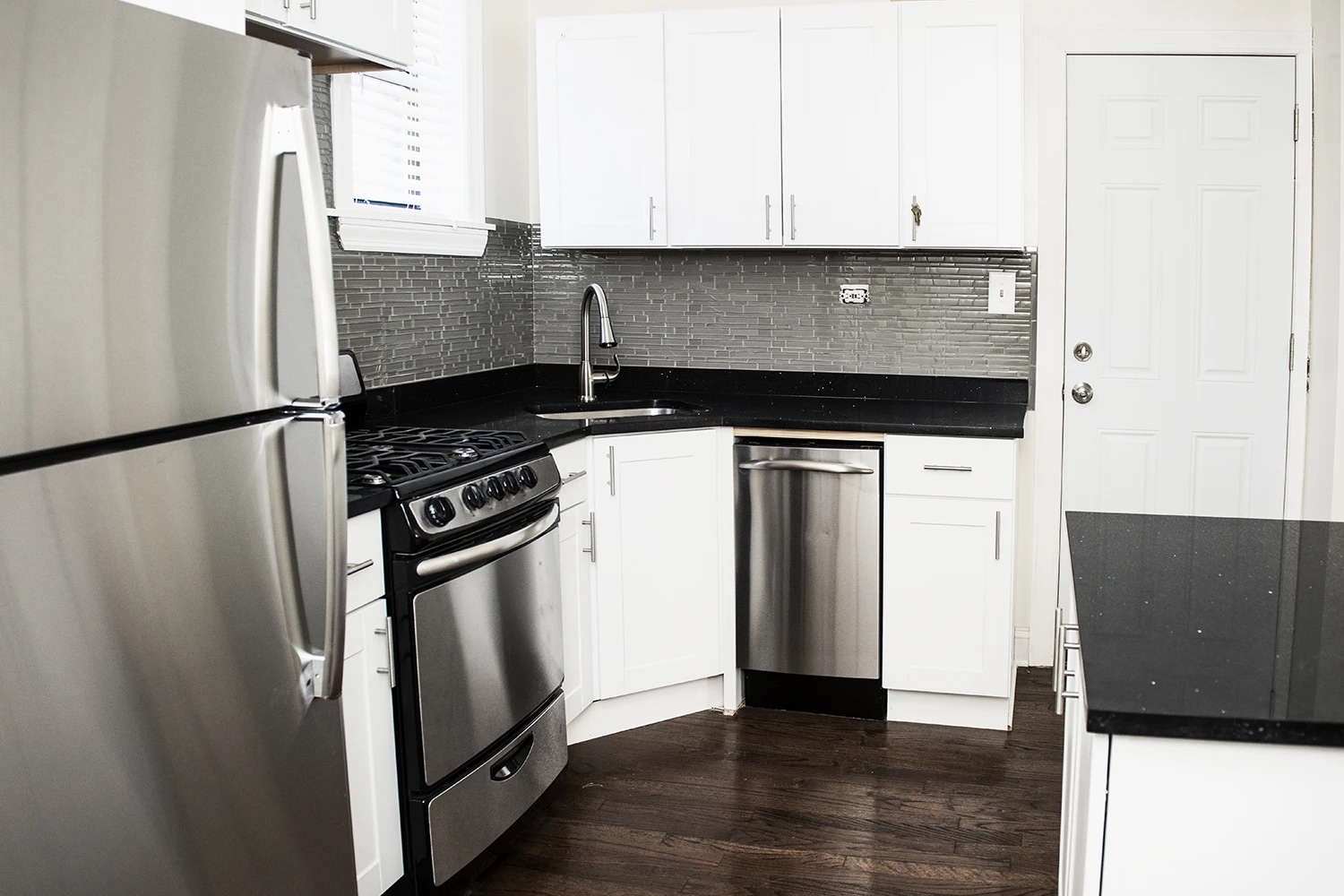 Building Photo - 3842 N Greenview Ave