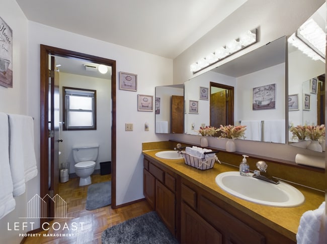 Building Photo - 890 SW 7th St