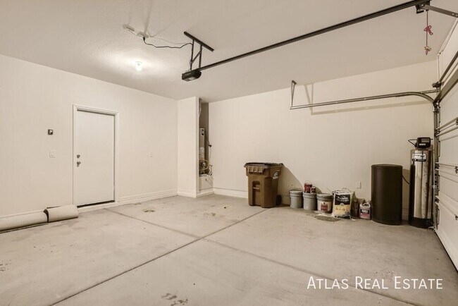 Building Photo - 4518 W Saddlebush Way