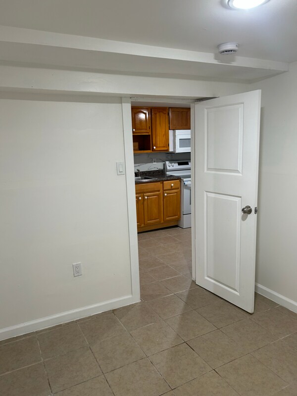 Building Photo - 66 Linden Ave