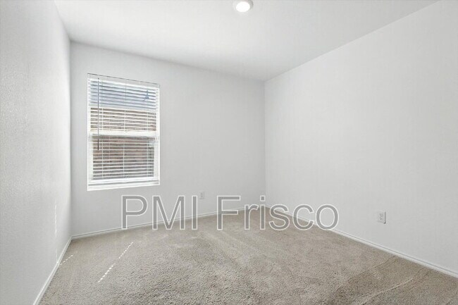 Building Photo - 1653 Bluffview Dr