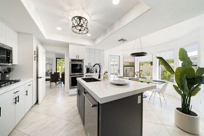 Building Photo - 74830 Waring Ct