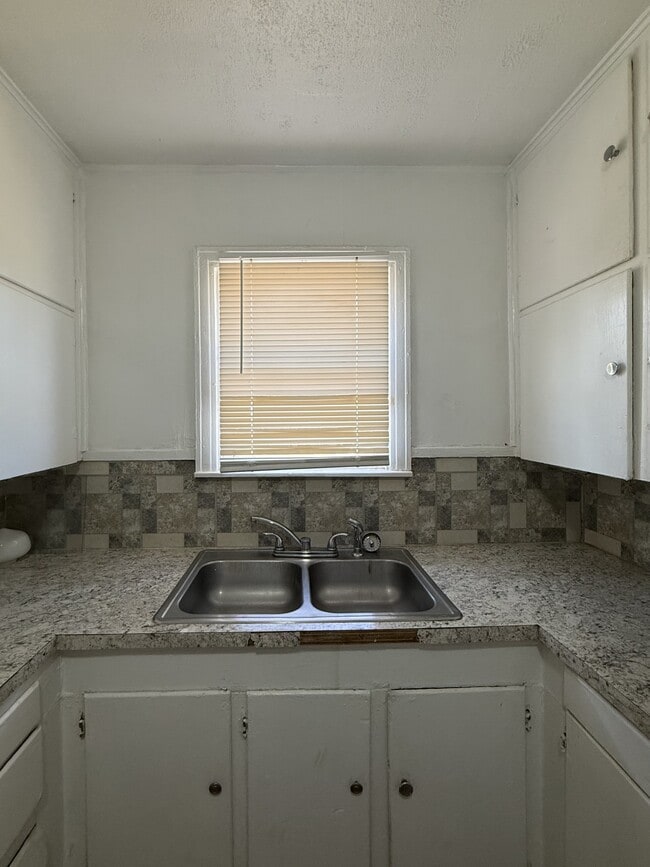 Building Photo - 114 Avenue V