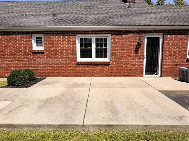 Building Photo - 217 Kewanna Dr