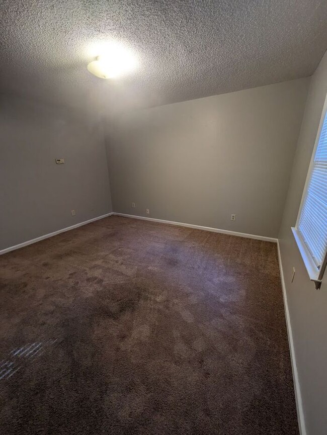 Building Photo - 2BD/1.5BA Unit in Hickory