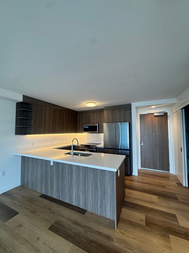 Building Photo - Ready to Move in Brand New Condo! First Time Renting! 2 Bed/2 Bath/2 Parking at The Park on Ke‘ea...