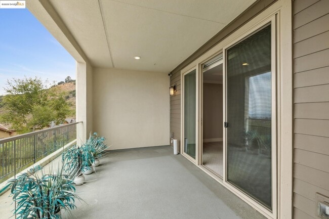 Building Photo - 6733 Skyview Dr