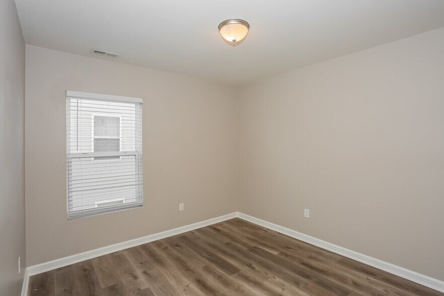 Building Photo - 10811 Carstairs St