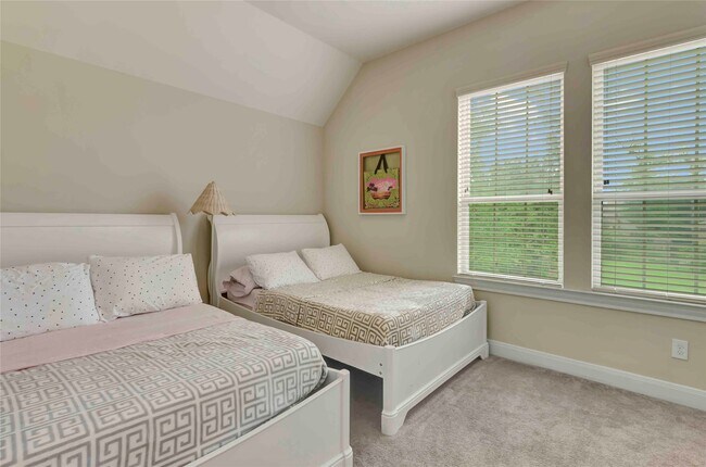 Building Photo - 39 East Wading Pond Circle