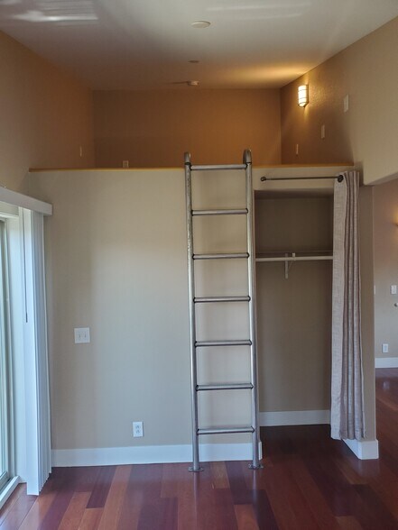 Building Photo - 230 Orchard Ave
