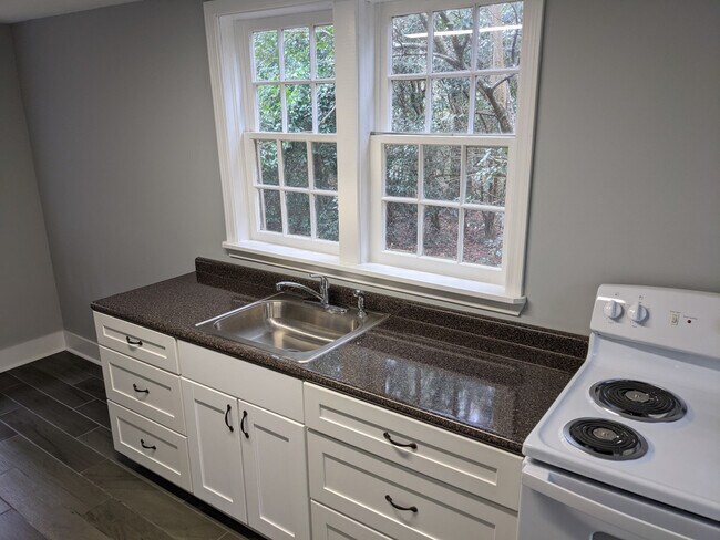 Building Photo - South 16th and a Half