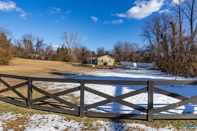 Building Photo - 703 Tilman Rd