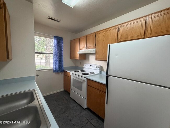 Building Photo - 3001 N Majesty Dr