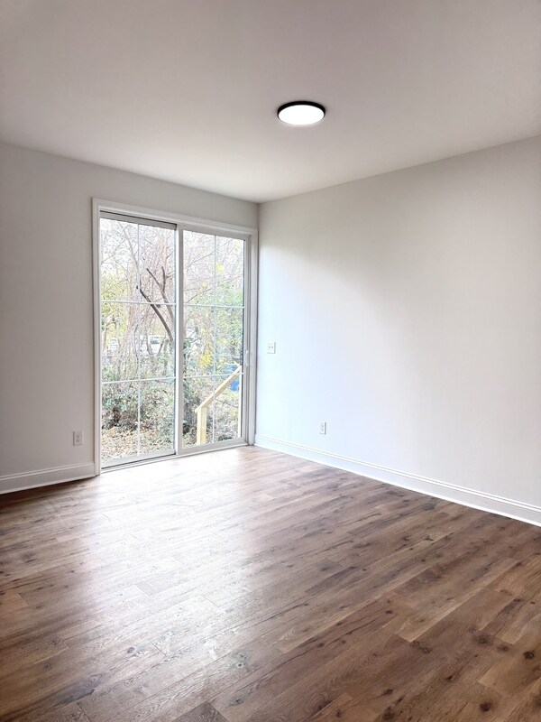 Building Photo - 427 Lakeland St