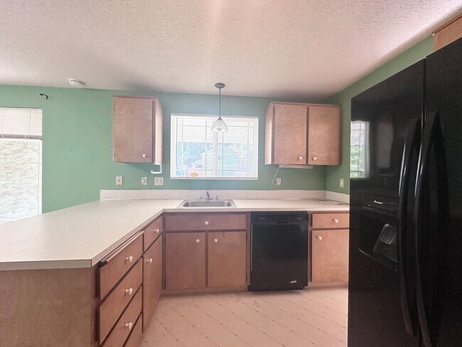 Building Photo - Wonderful centrally located Powell Butte 3...