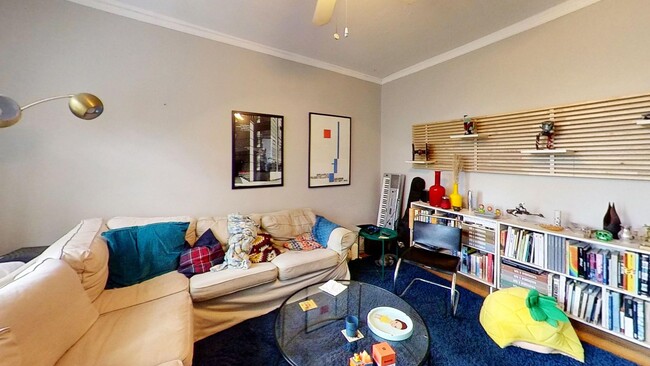 Interior Photo - 1331-41 W. Addison