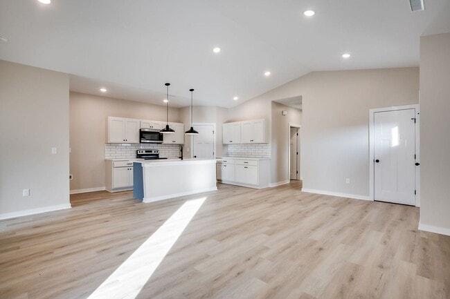 Building Photo - Pineway Aria Plan