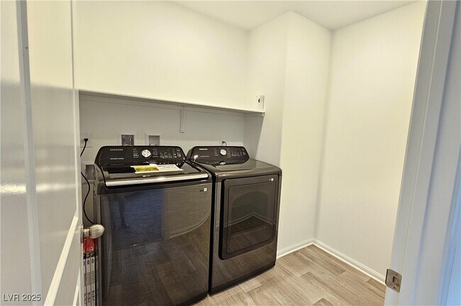 Building Photo - 6071 Swift Lariat St