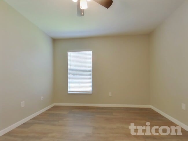 Building Photo - 864 Vanderbilt Dr