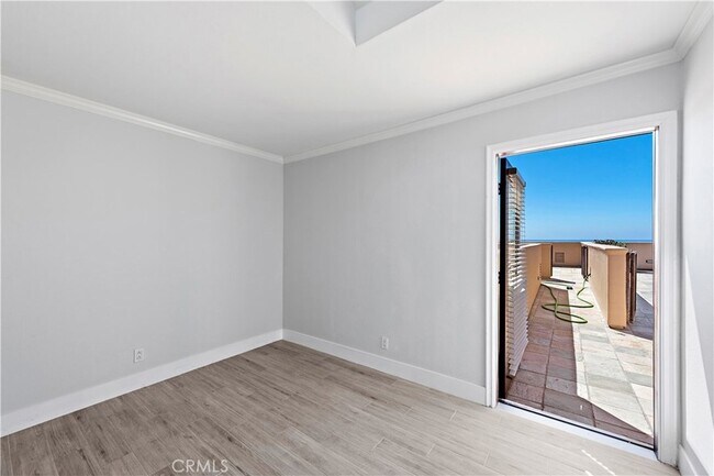 Building Photo - 2037 S Coast Hwy