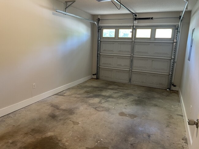 Building Photo - 112 Candle Brook Dr